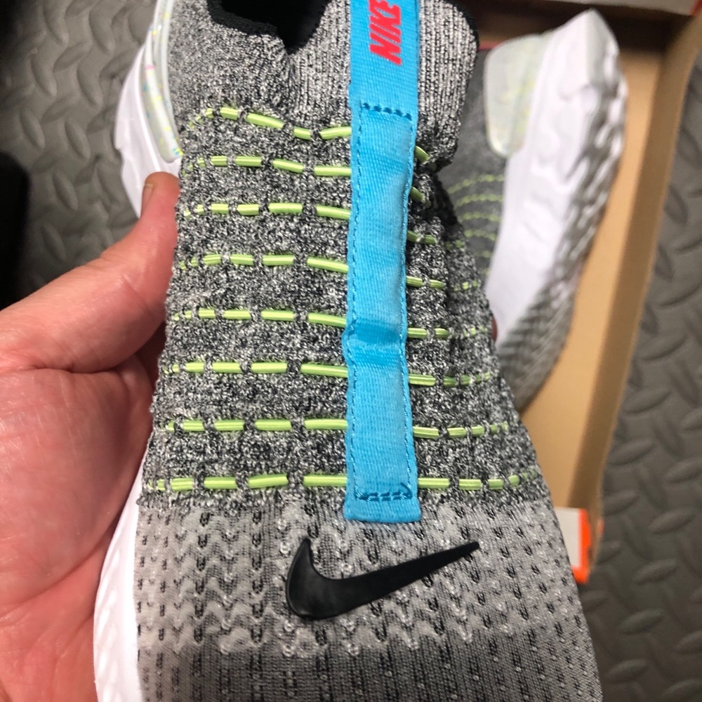 Nike React Phantom Run Flyknit 2 Grey Crimson White Black CZ7865-100 - Picture 11 of 11